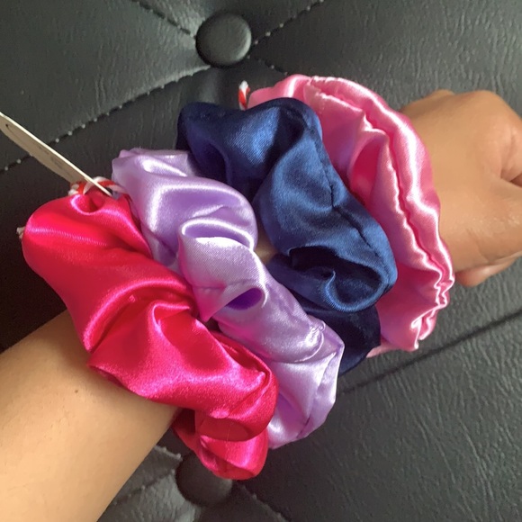 KLM’s Luxey Locks Handmade Hair Scrunchies 4($20) - Picture 3 of 10